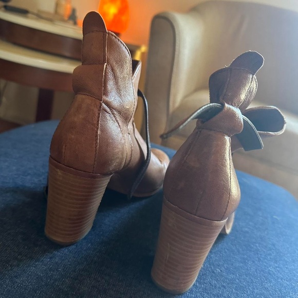 Verro Cuoio Italian brown leather ankle boots
size 36 EU (US 6) - Picture 3 of 4